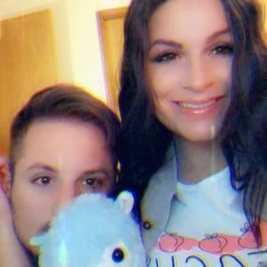 Meet your Posher, Demi